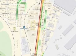Огромная пробка разрастается на Мамаевом кургане из-за разрытой ямы 