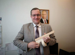 Известные волгоградцы публикуют свои военизированные портреты