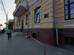Центр Волгограда стал опасен для прохожих