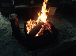 Мужчина насмерть забил приятеля табуреткой и сжег в чужом доме на западе Волгограда