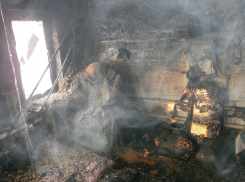 1 сгорела, 1 отравился угарным газом в Волгограде