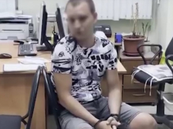 В Волгограде задержали банду лжеремонтников пластиковых окон и электропроводки: видео