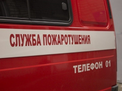 Волгоградцы сообщают о горящем на продольной автомобиле