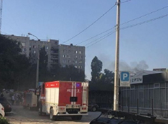 В Волгограде сняли на видео пожар в бургерной