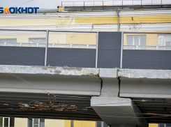 Волгоградцы напомнили чиновникам про недоделанные стыки на Комсомольском мосту