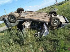 Поехал за добавкой: пьяный угонщик разбил «Приору» под Волгоградом 