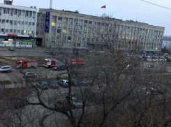 В МЧС объяснили причины появления колонны пожарных машин у арбитражного суда Волгограда