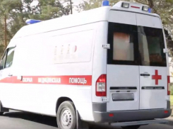Несовершеннолетние водитель и пассажирка скутеров пострадали в ДТП в Волгоградской области