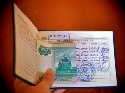 Преподавателю политехнического колледжа Волгограда грозит 8 лет за взятки со студентов