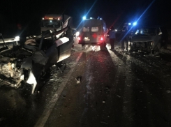 Двое мужчин и беременная пассажирка погибли в страшном лобовом ДТП под Волгоградом 