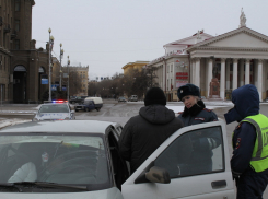 В Рождество волгоградские полицейские объясняли водителям правила движения