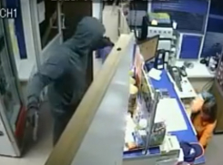 В Волгоградской области вооруженный грабитель напал на АЗС