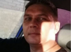 В Волгограде ищут пропавшего без вести мужчину в футболке-поло