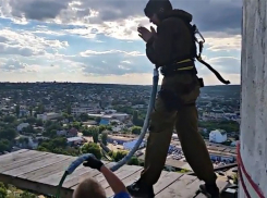 Прыжок с 75-метровой высоты попал на видео в Волгограде 
