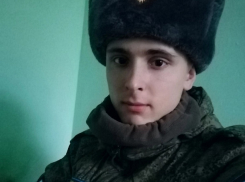 «Ребенку оставалось 55 дней до дембеля»: странную гибель срочника расследуют под Волгоградом