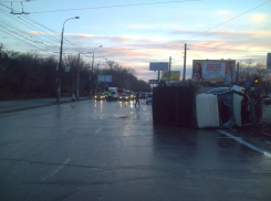 В Волгограде водитель перевернулся на «Газели» и сбил пешехода