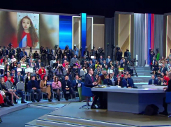 Нейродвойник Путина стал напарником 8-летней волгоградки на прямой линии президента