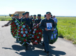 Тело погибшего бортоператора МЧС Марата Хадаева доставили в Волгоград 