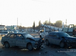 Проезд на «красный» закончился аварией с пострадавшими в Волгограде