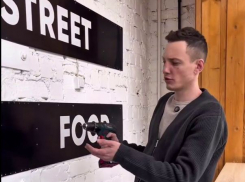 Больше никакого street food: волгоградские заведения начали избавляться от вывесок 