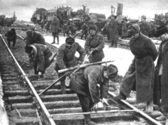 Календарь: 27 декабря 1941 года в Сталинграде поезда начали движение через Волгу