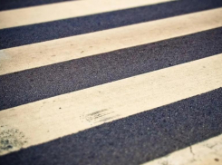 Водитель без прав сбил 5-летнюю девочку с бабушкой в Волгограде