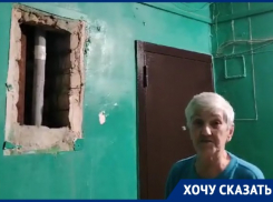 В вечном потопе в квартире в Волгограде живет пенсионерка: «Никому до нас дела нет»