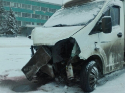 Снегопад привел к множественным авариям на дорогах Волгограда