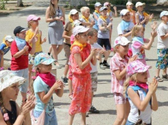 Почти 16 тысяч юных волгоградцев оставили в школе на лето