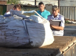 Охранник и кладовщик украли с волгоградского завода «Красный Октябрь» 17 тонн металла