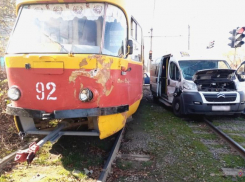 Маршрутка №260 протаранила трамвай: в Волжском ищут очевидцев ДТП