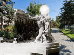 Тогда и сейчас: сквер в Волгограде с исчезнувшими белыми медведями и пионерами с мячом