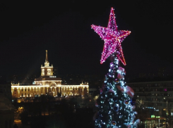 Потрясающее видео сияющего новогоднего Волгограда сняли с высоты птичьего полета