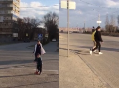 Опасный переход у Арбитражного суда: волгоградец снял на видео игнорирование водителями пешеходов 