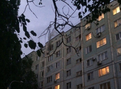 На западе Волгограда из-за неисправной проводки сгорела квартира