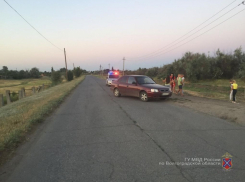 Водитель Hyundai протаранил мопед под Волгоградом: 9-летняя пассажирка и 14-летний водитель мопеда в больнице