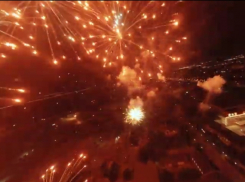 Ощущение космоса: волгоградский блогер показал феерическое видео внутри салюта