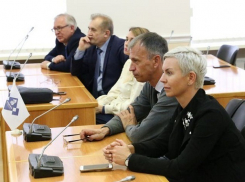 Стало известно, чем занимаются волгоградские депутаты в здании городской Думы