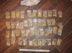 В Волжском члены ОПГ привлекли подростков к сбыту «солей»