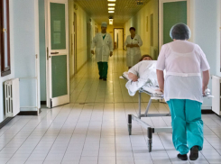 В страшном ДТП под Волгоградом погиб 1 человек, 5 пострадали, в том числе, двое детей