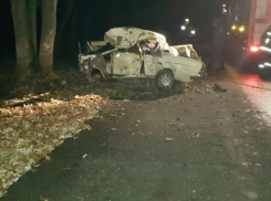 Единственного выжившего в смертельной аварии подростка доставили в Волгоград