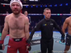 Волгоградец Борщев в шапочке Санты проиграл бой UFC