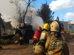 Мужчина погиб, еще один человек выжил при пожаре в доме в Волгоградской области