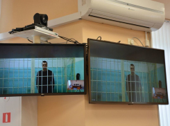 Четверо волгоградцев выбивали из знакомого деньги, как из боксерской груши