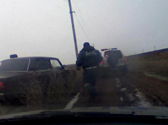 Стрельба по автомобилю пьяного лихача в Волжском попала на видео