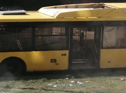 На загадивших конечную остановку автобусов №21 и 95 водителей жалуются волгоградцы