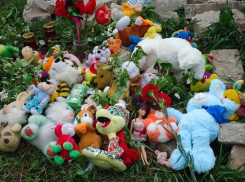 В Урюпинске 84-летняя пенсионерка украла с могилы ребенка игрушки и хотела их продать