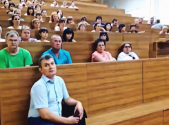 Обвиняемых в подмене органов погибшей роженицы врачей хотят вернуть к работе в Волгограде