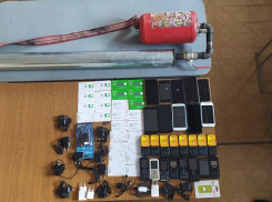 Молодой волгоградец не смог передать в колонию 26 сотовых телефонов и ружье