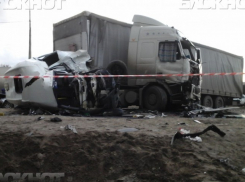 Суд оставил под арестом водителя грузовика, устроившего ДТП с маршруткой 